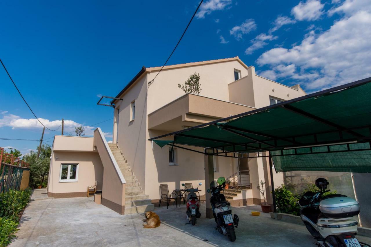 Apartment Sandra Trogir Exterior foto