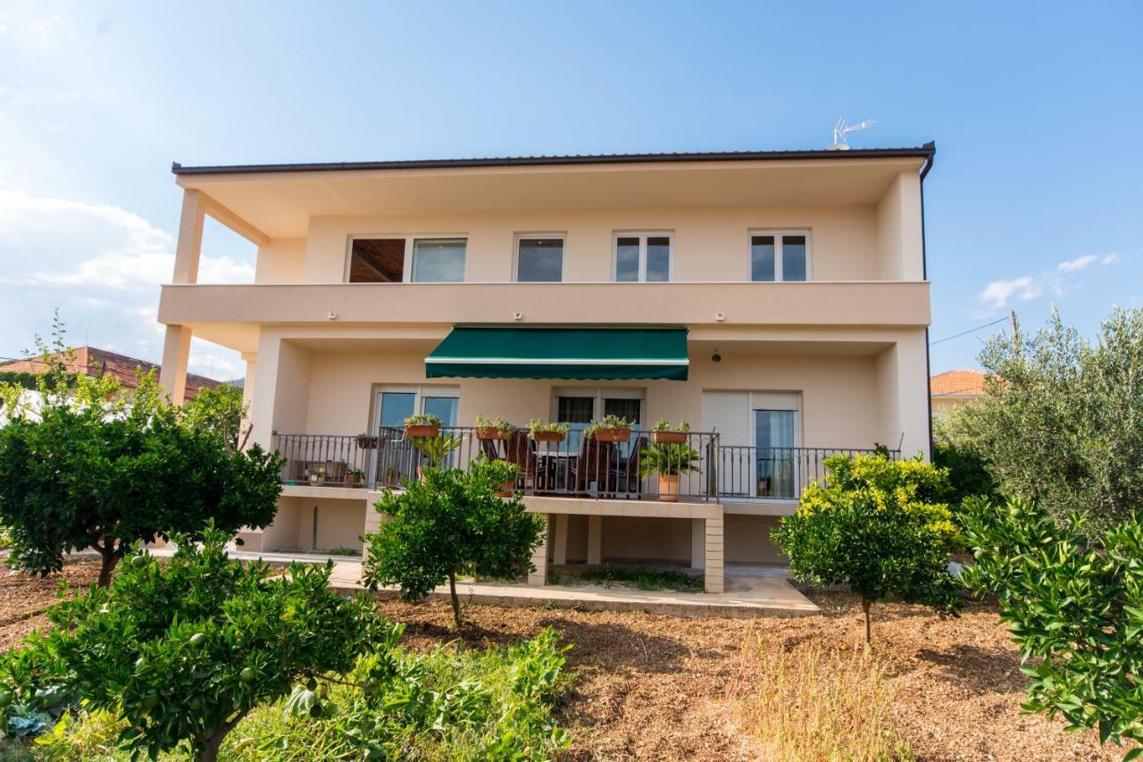 Apartment Sandra Trogir Exterior foto