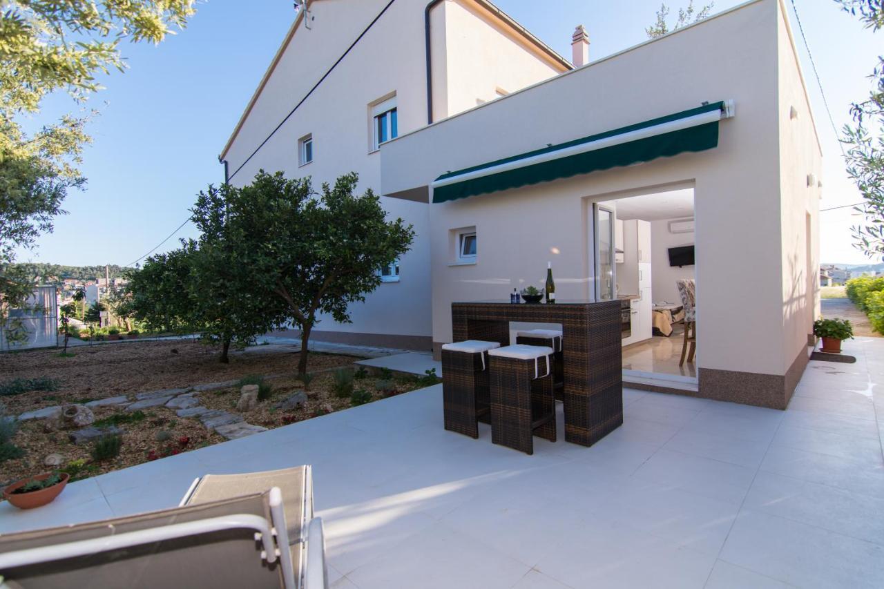 Apartment Sandra Trogir Exterior foto